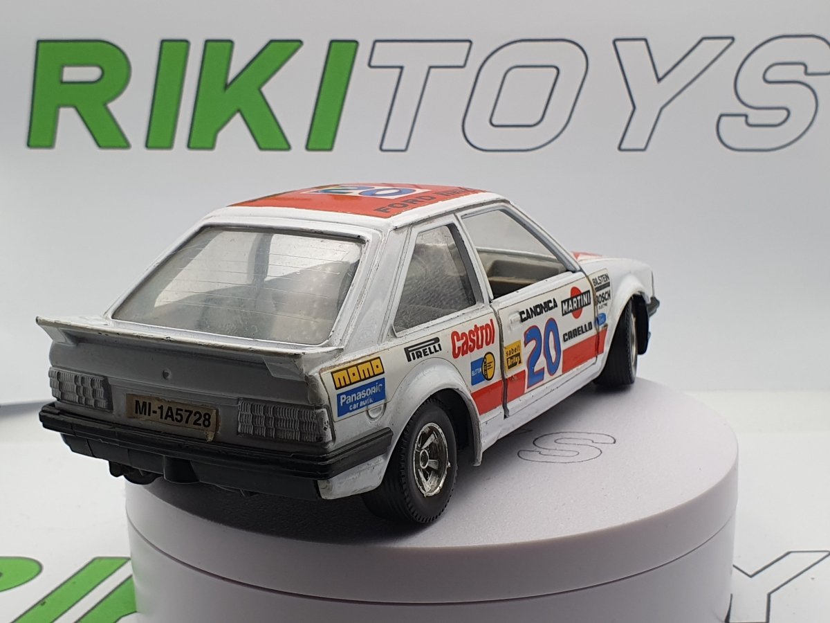 Ford Escort XR3 Martini Burago 1/24 - RikiToys - Burago#