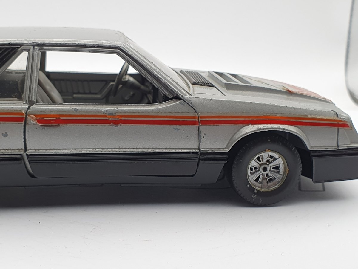 Ford Mustang Cobra Burago 1/24 - RikiToys - Burago#