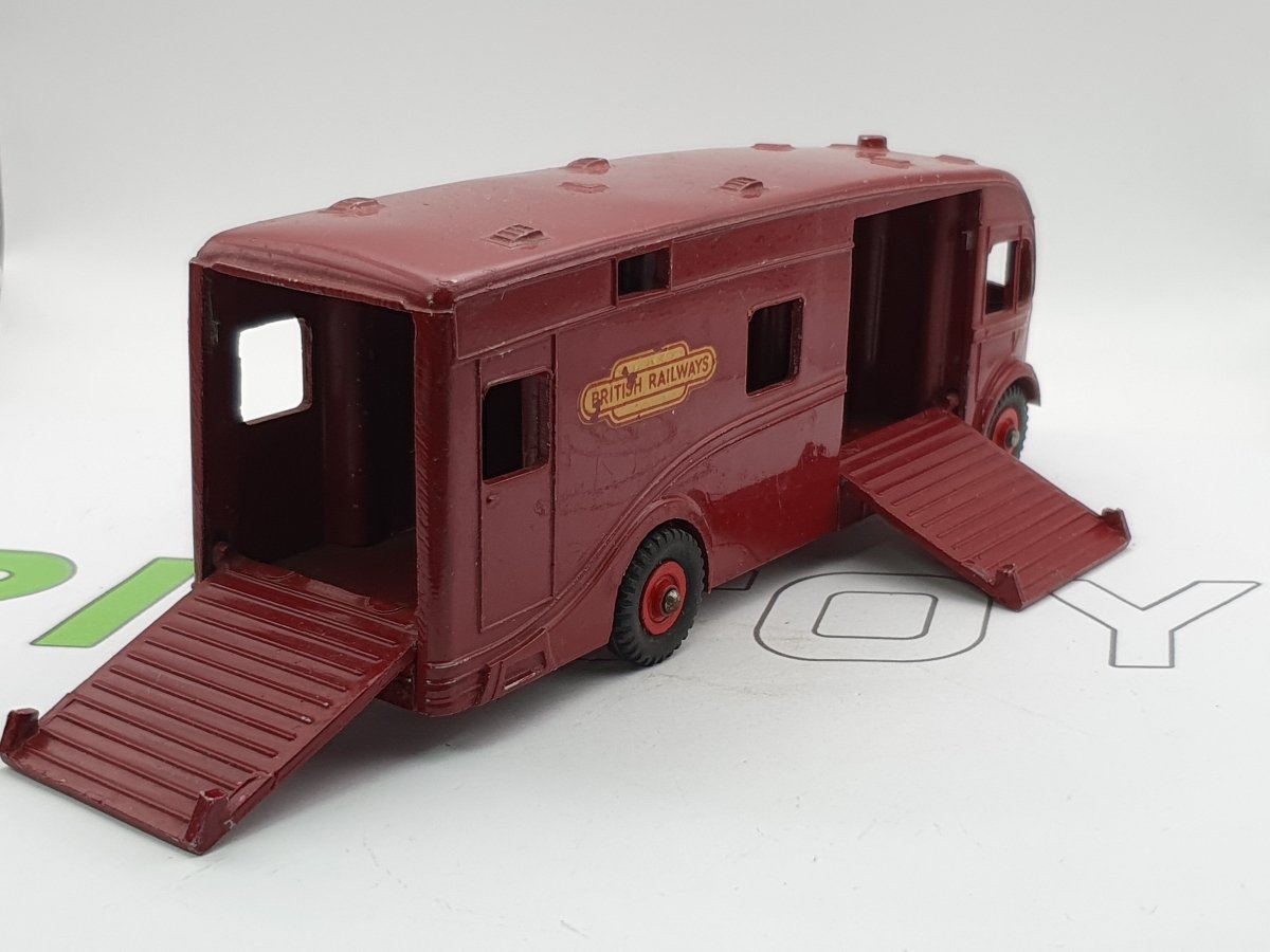 Horse-box Meccano Dinky SuperToys - RikiToys - Dinky SuperToys#
