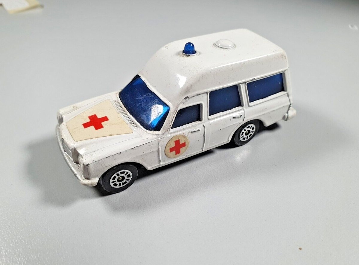 Mercedes 2200 Binz Ambulance Corgi Juniors 1/66 - RikiToys - Corgi#