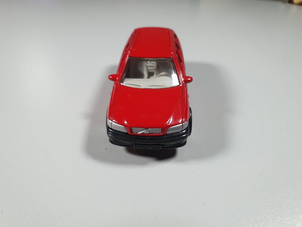 Volvo V40 N° 1084 Siku 1/66 - RikiToys - Siku#
