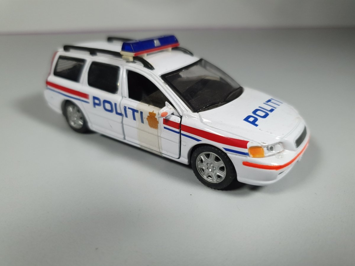 Volvo V70 2000 Police Cararama 1/43 - RikiToys - Cararama#