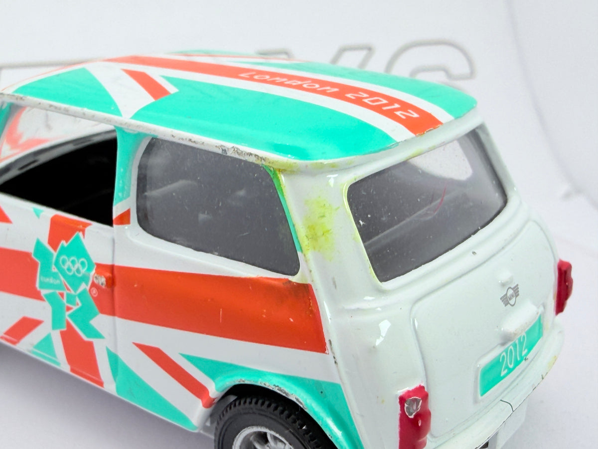 Mini Cooper Classic Corgi 1/36 Bianco