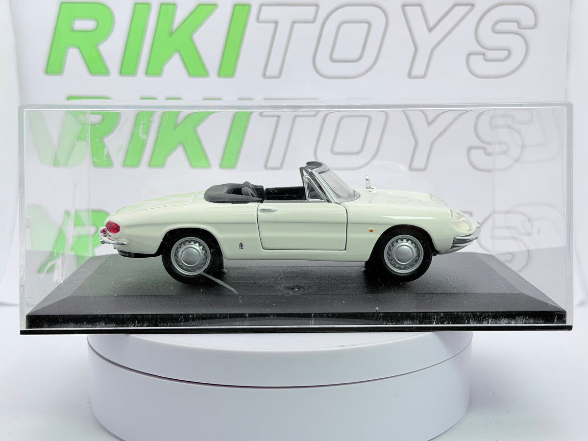 Alfa Romeo Duetto Osso Burago 1/32 Bianco 1966