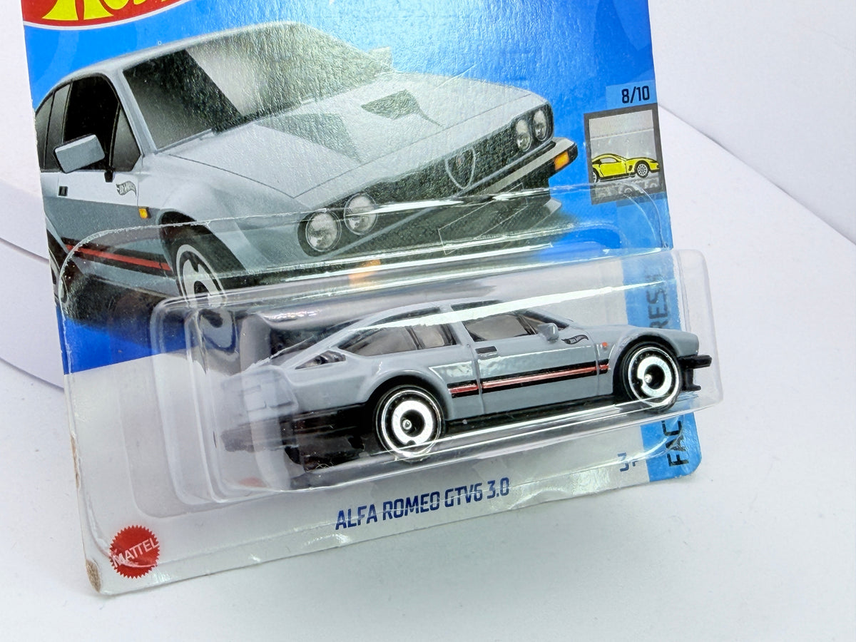 Alfa Romeo Alfetta GTV 6 3000 Hot Wheels 1/60 Grigio 1983