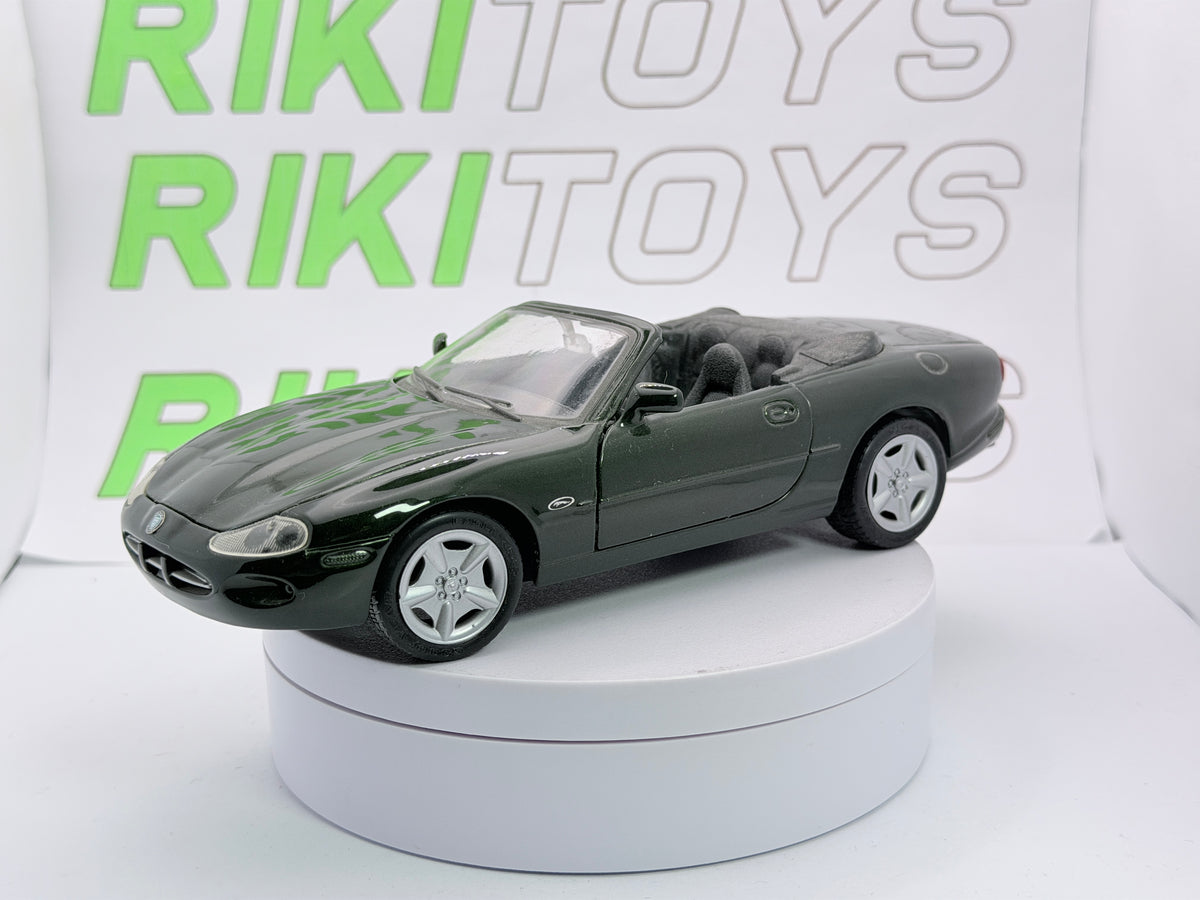 Jaguar XK8 Spider Maisto 1/24 Verde