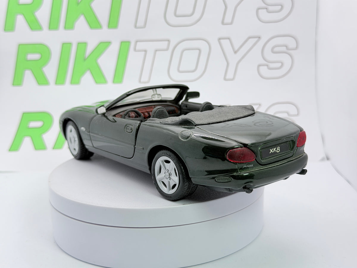 Jaguar XK8 Spider Maisto 1/24 Verde