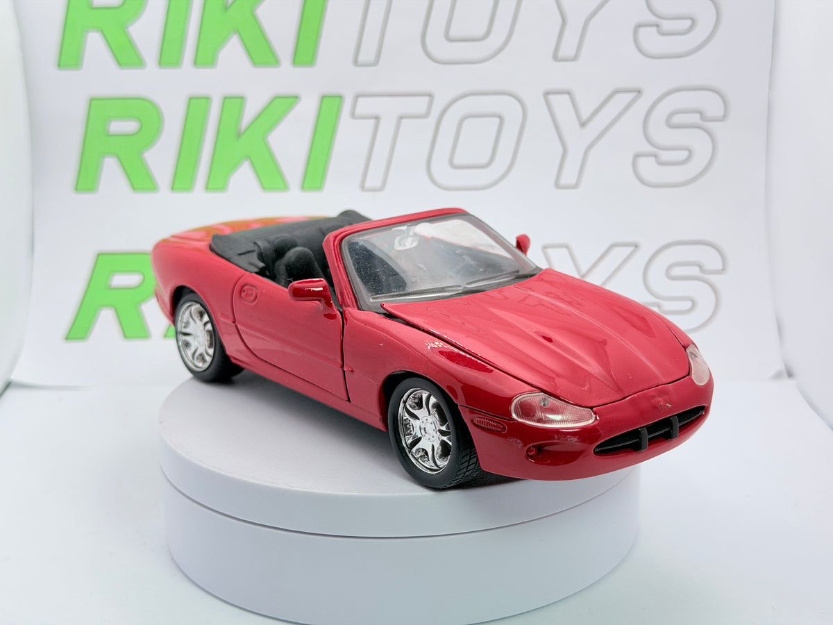 Jaguar XK8 Spider Maisto 1/24 Rosso
