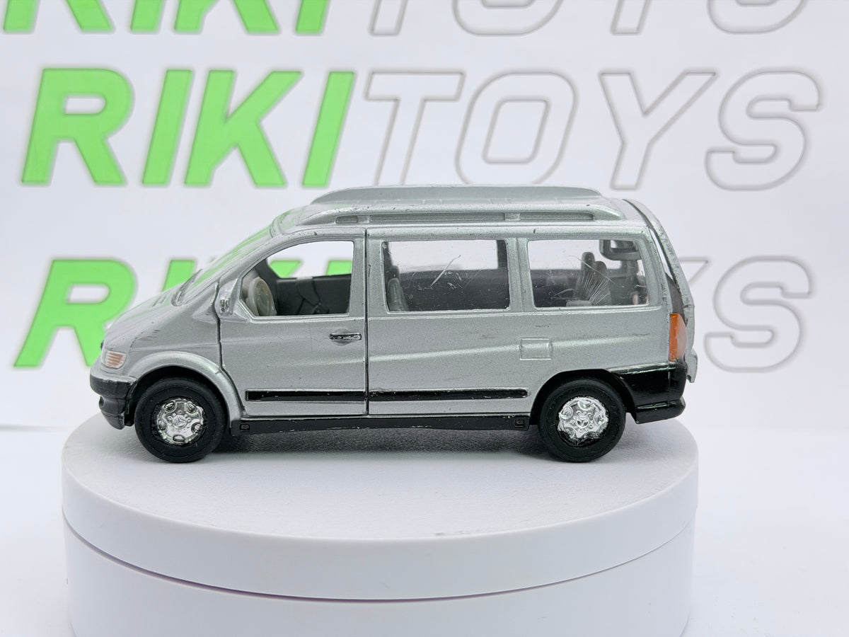 Mercedes Benz V-Klass  1/40 Argento