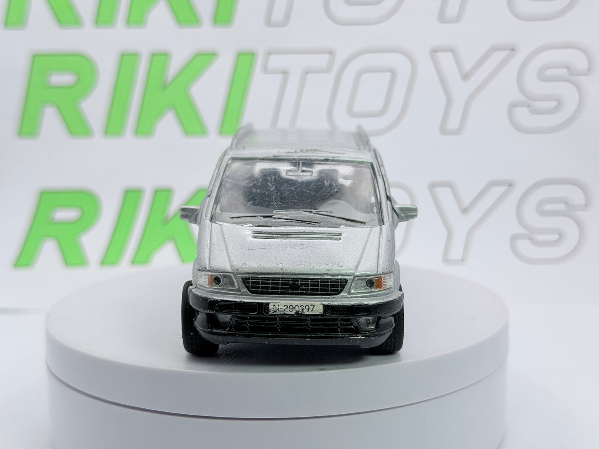 Mercedes Benz V-Klass  1/40 Argento