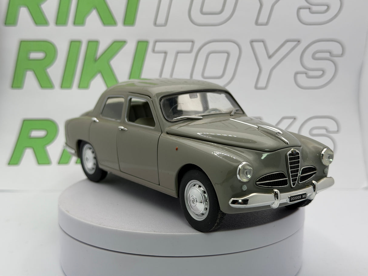 Alfa Romeo 1900 berlina Leo Models 1/24 Marrone chiaro 1950