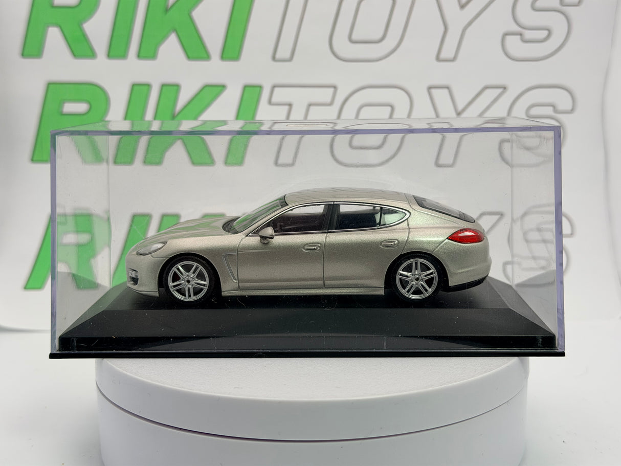 Porsche Panamera Turbo Minichamps 1/43 Argento
