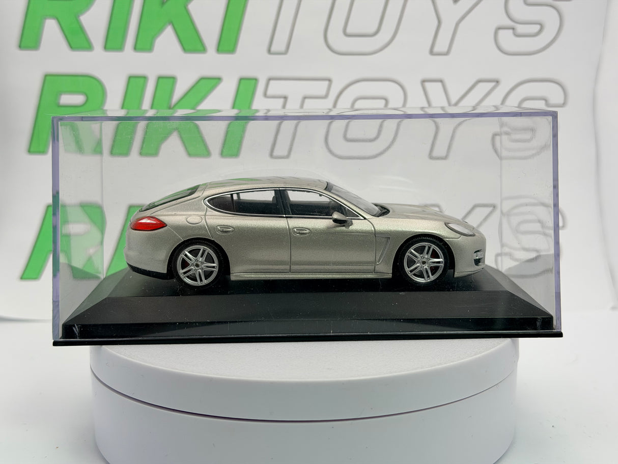 Porsche Panamera Turbo Minichamps 1/43 Argento