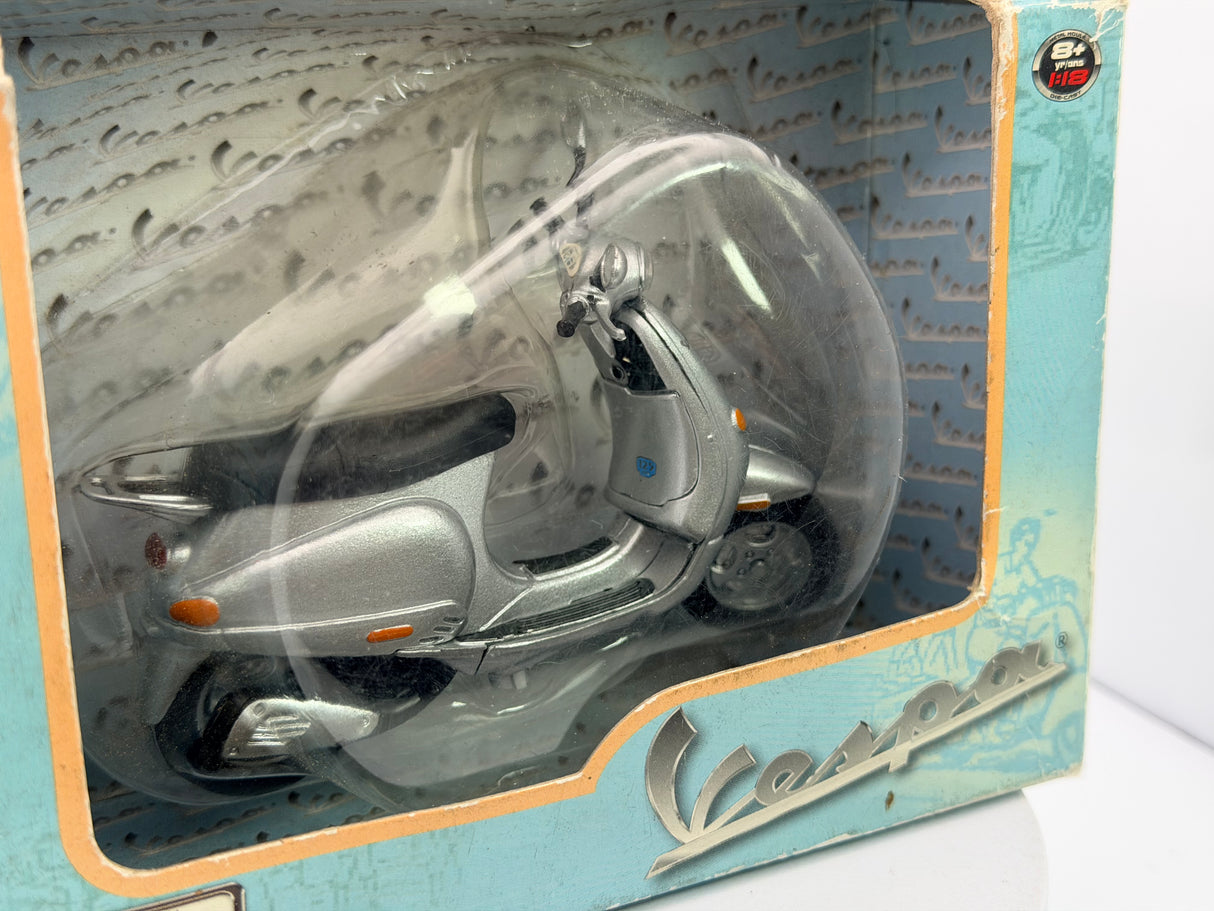 Piaggio Vespa 125 ET 4 Maisto 1/18 Argento 1997