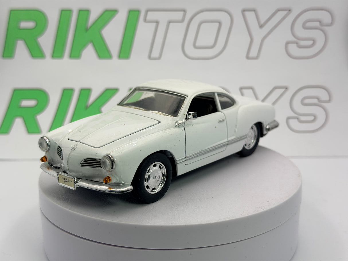 Volkswagen Karmann Ghia  1/35 Bianco