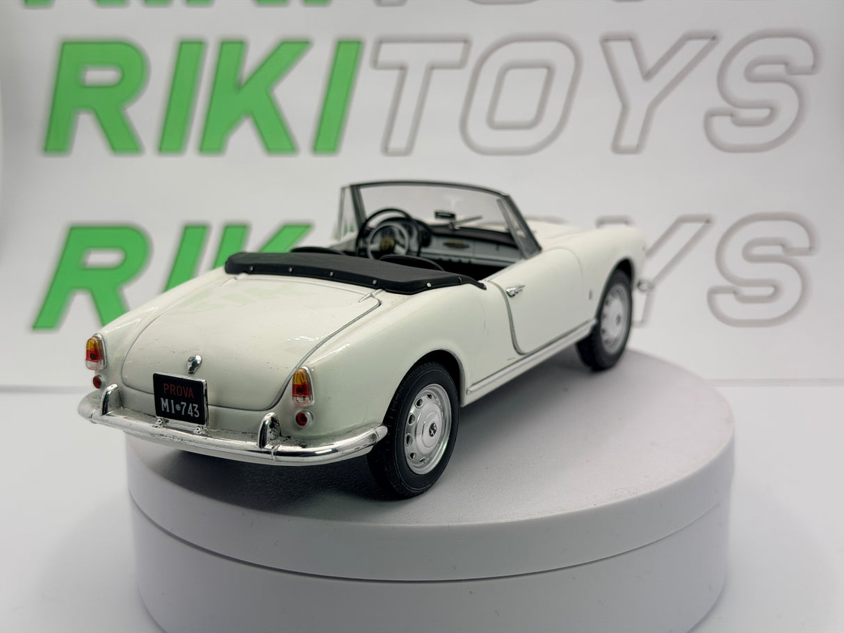 Alfa Romeo Giulietta Spider MetroModels 1/24 Bianco