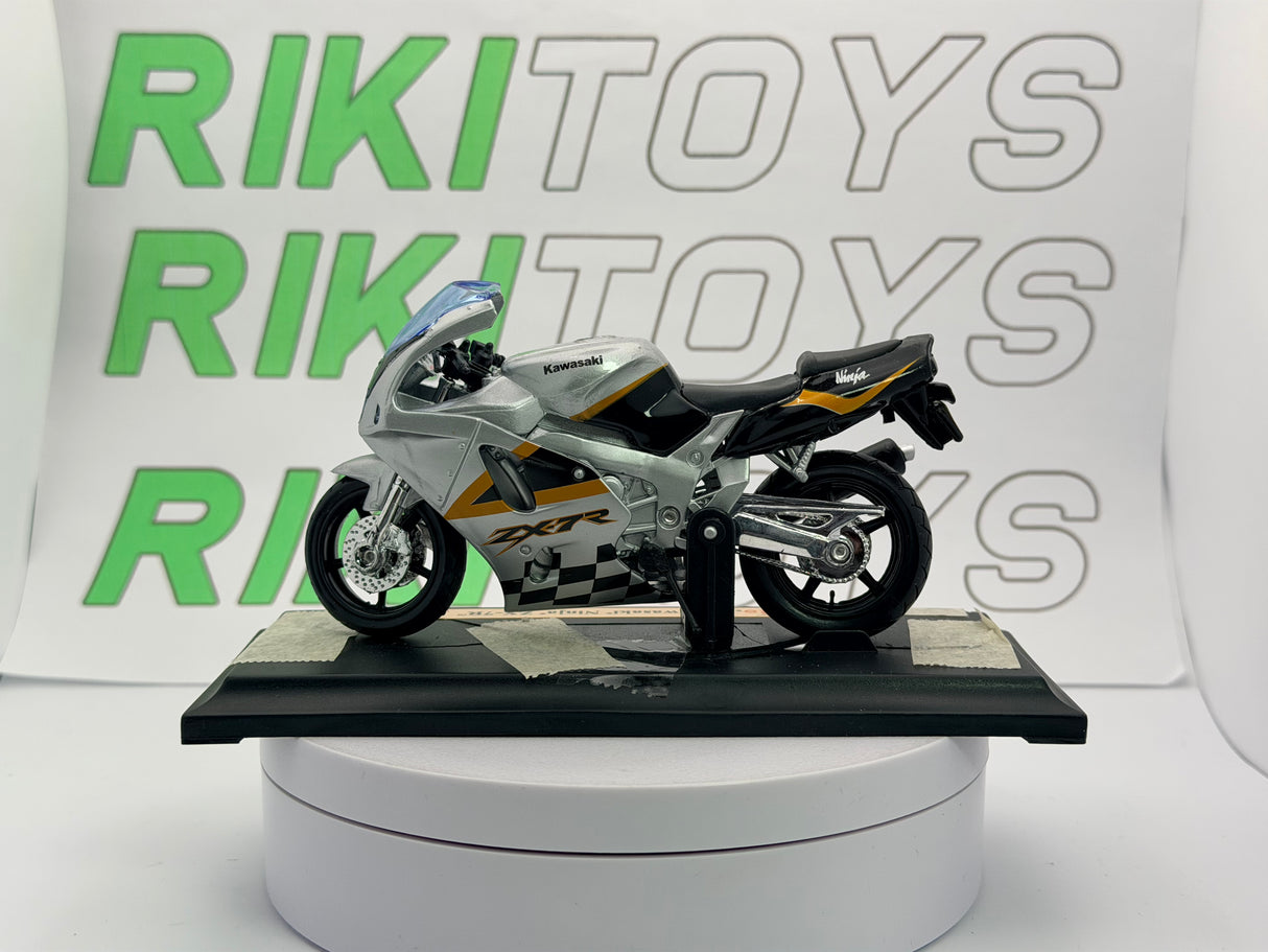 Kawasaki Ninja Zx7R Maisto 1/18 Argento 1996