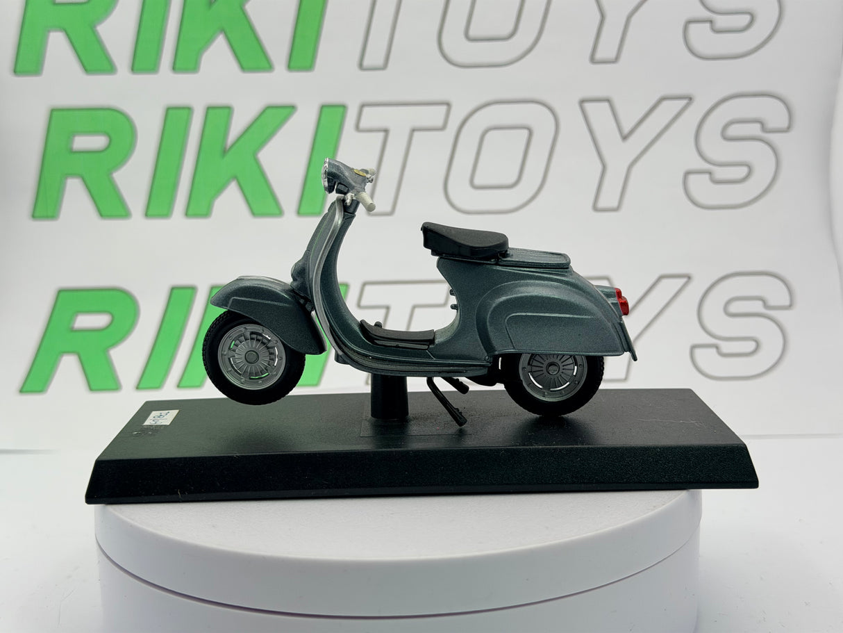 Piaggio Vespa 125 Nuova Maisto 1/24 Grigio 1965