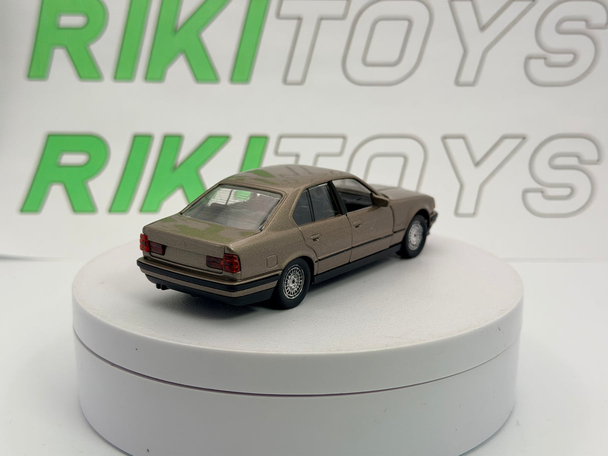 BMW 535i E 34 Schabak 1/43 Oro 1988
