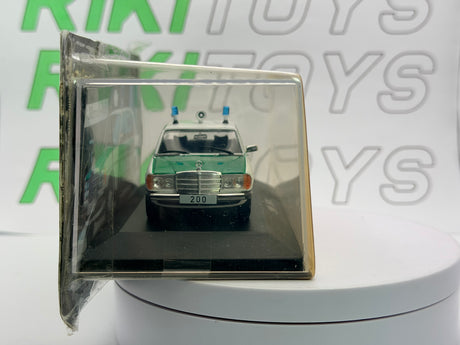 Mercedes Benz 200 W 123 Atlas 1/43 Bianco 1976