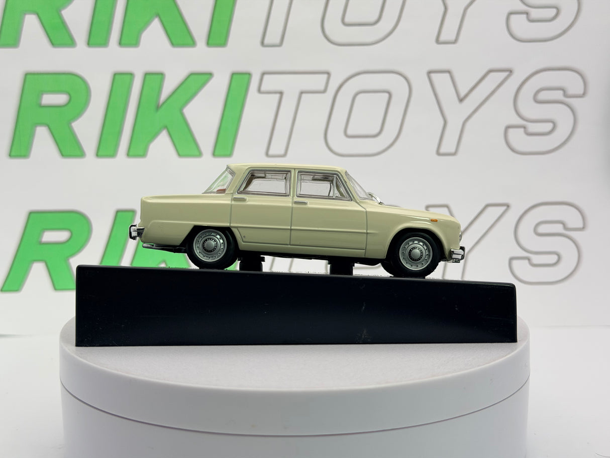 Alfa Romeo Giulia Super 1600 Edicola 1/43 Bianco scuro 1970