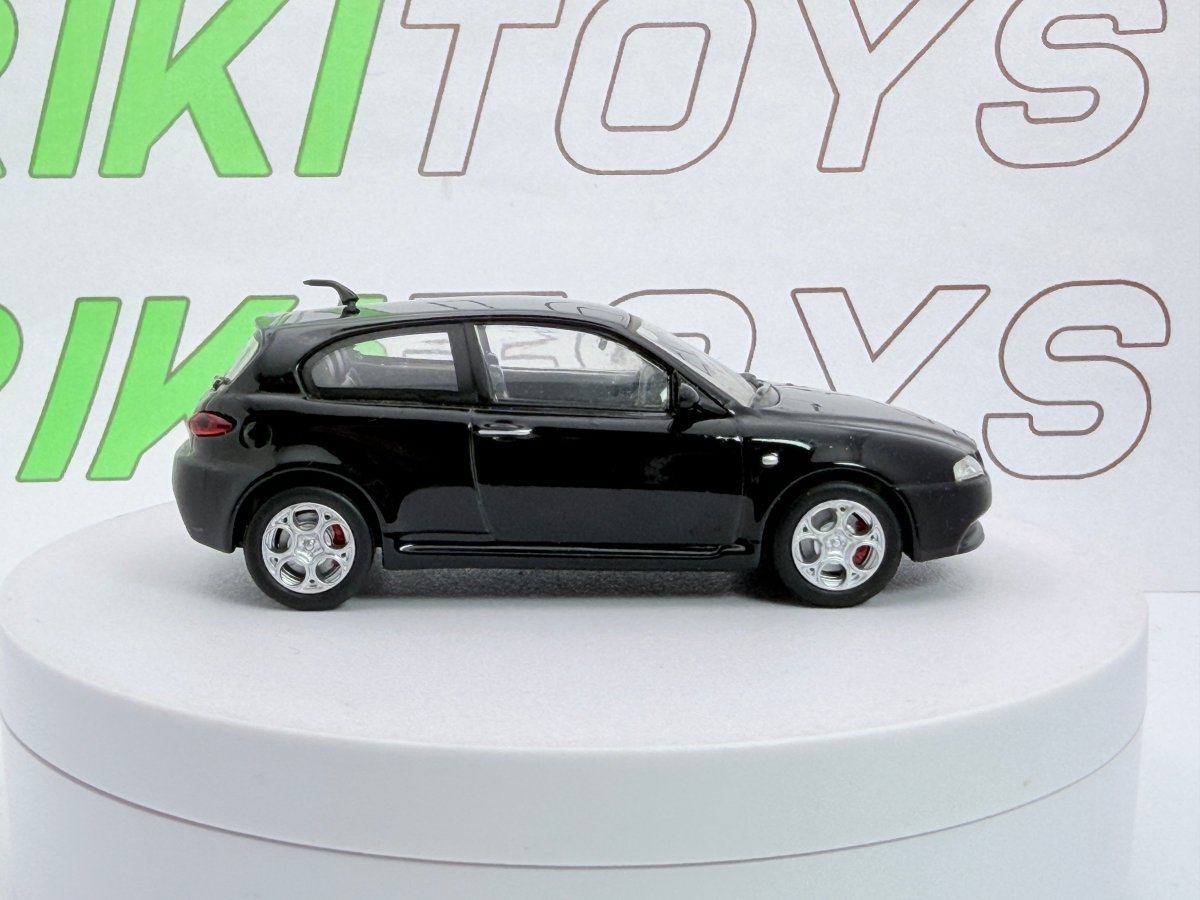 Alfa Romeo 147 G T A Edicola 1/43 Nero 2002 - RikiToys - Edicola
