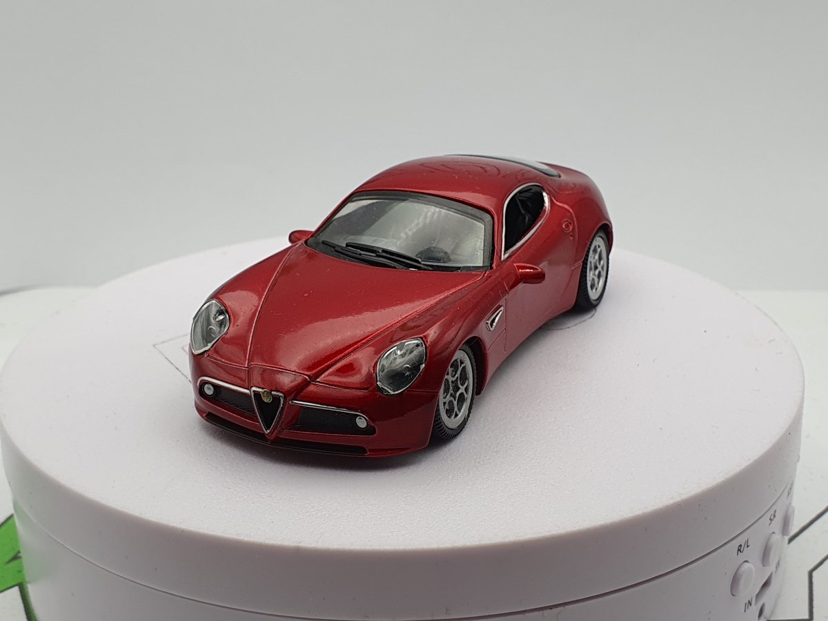 Alfa Romeo 8C Mondo Motors 1/43 - RikiToys