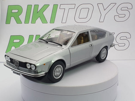 Alfa Romeo Alfetta GT Leo Models 1/24 Argento 1974 - RikiToys - Leo Models