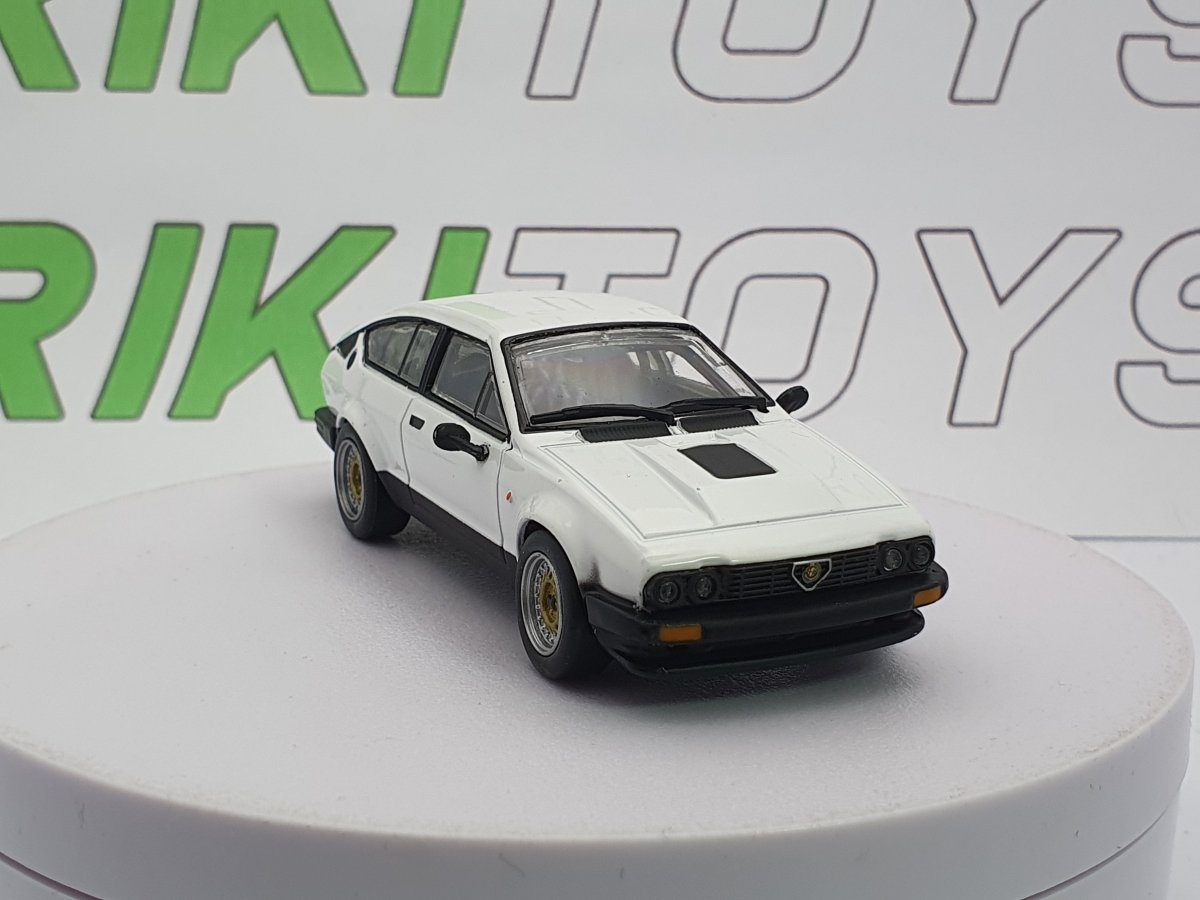 Alfa Romeo Alfetta GTV 6 Metro Model 1/43 Bianco 1981 - RikiToys - Metro Model