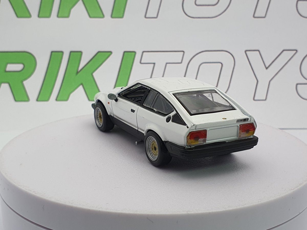 Alfa Romeo Alfetta GTV 6 Metro Model 1/43 Bianco 1981 - RikiToys - Metro Model
