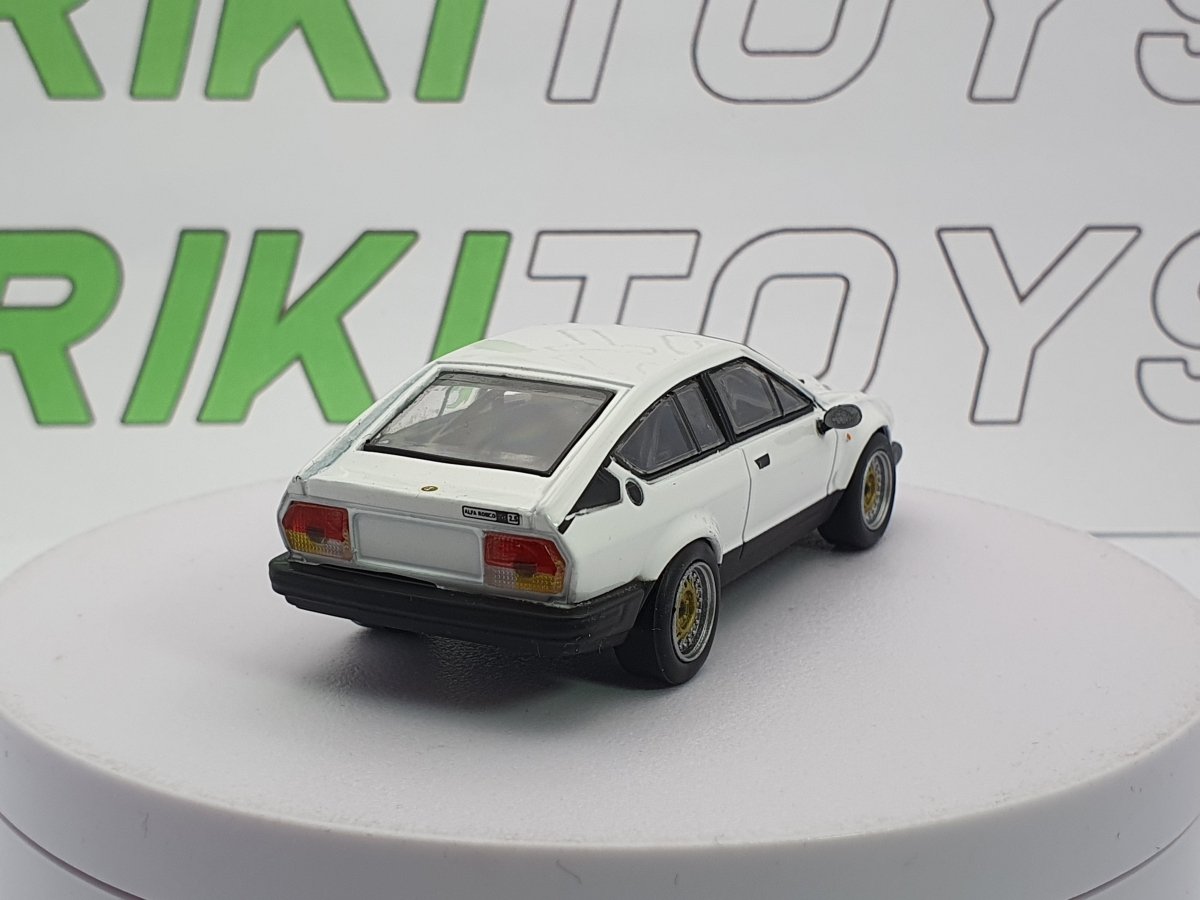 Alfa Romeo Alfetta GTV 6 Metro Model 1/43 Bianco 1981 - RikiToys - Metro Model