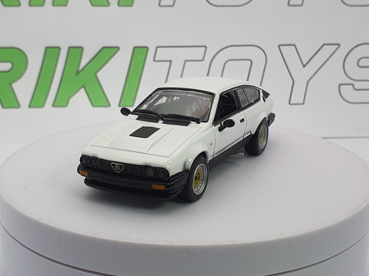 Alfa Romeo Alfetta GTV 6 Metro Model 1/43 Bianco 1981 - RikiToys - Metro Model