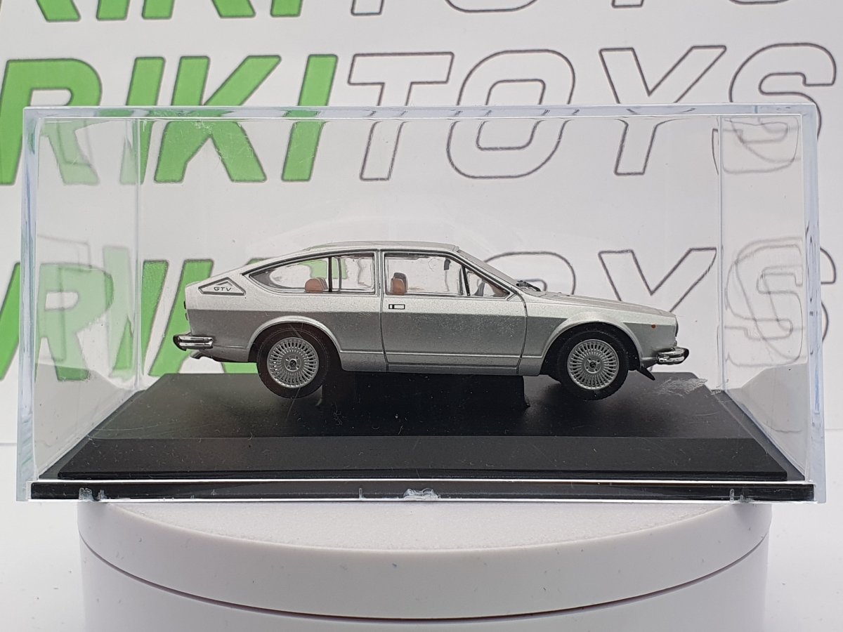 Alfa Romeo Alfetta GTV Edicola 1/43 Argento 1976 - RikiToys - Edicola