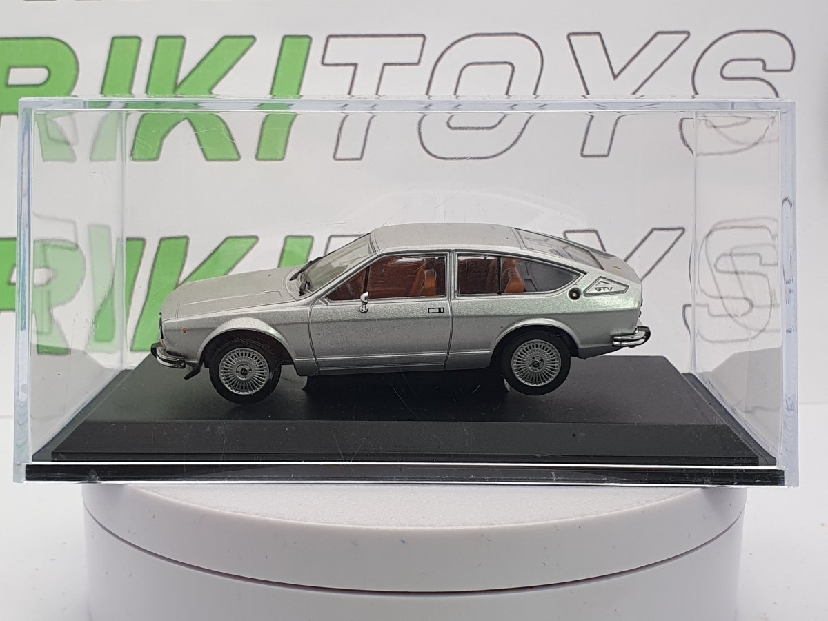 Alfa Romeo Alfetta GTV Edicola 1/43 Argento 1976 - RikiToys - Edicola