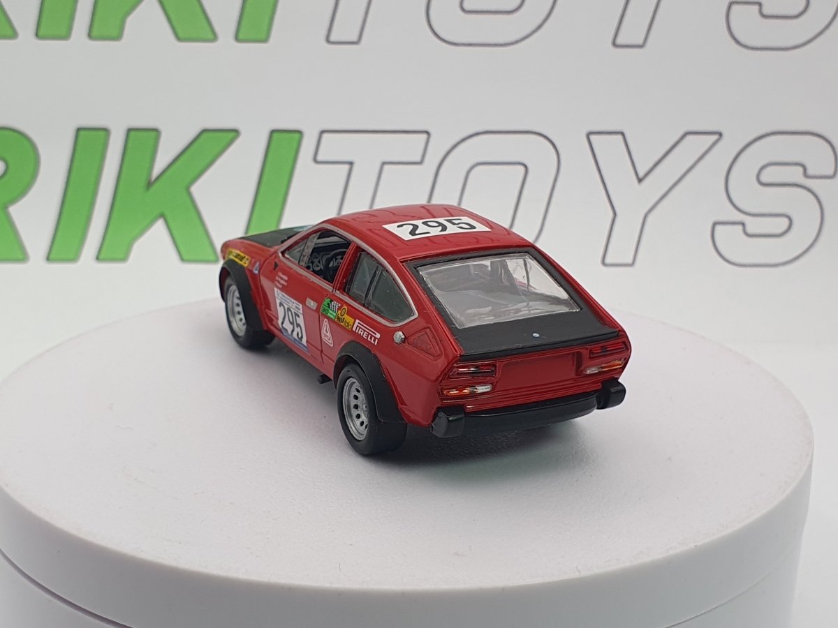 Alfa Romeo Alfetta GTV Edicola 1/43 Rosso 1976 - RikiToys - Edicola