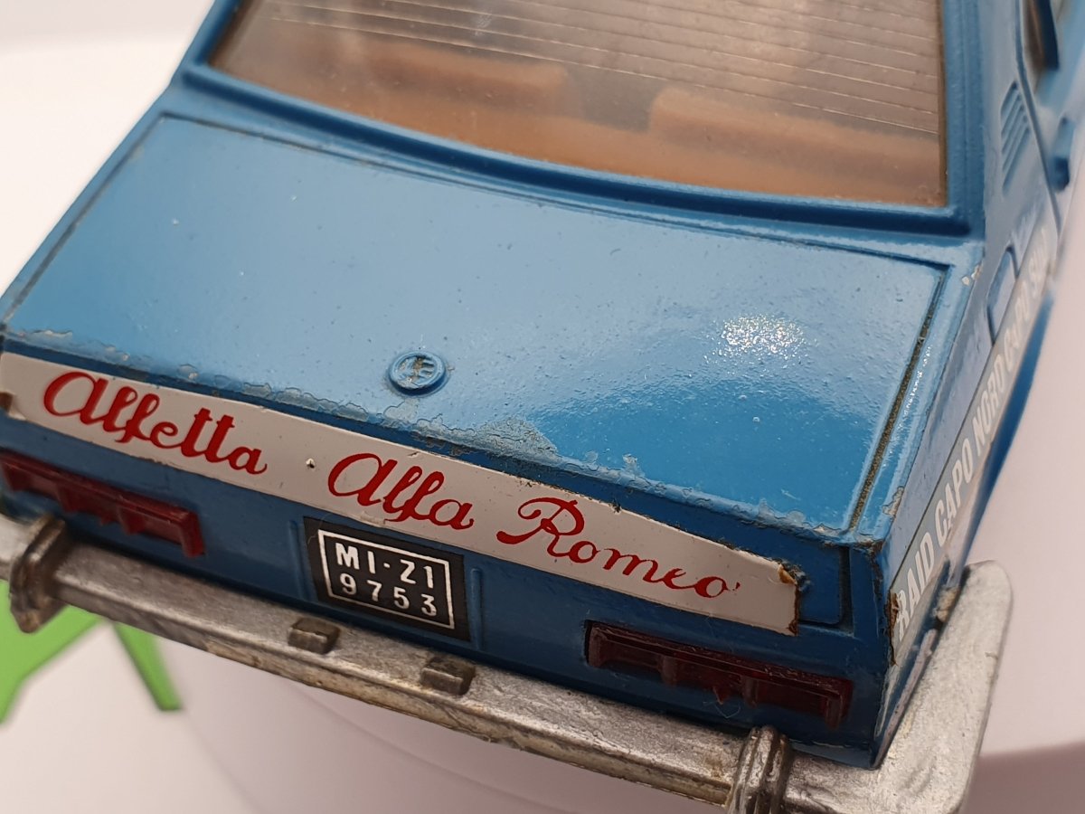 Alfa Romeo Alfetta Raid Mebetoys 1/24 - RikiToys