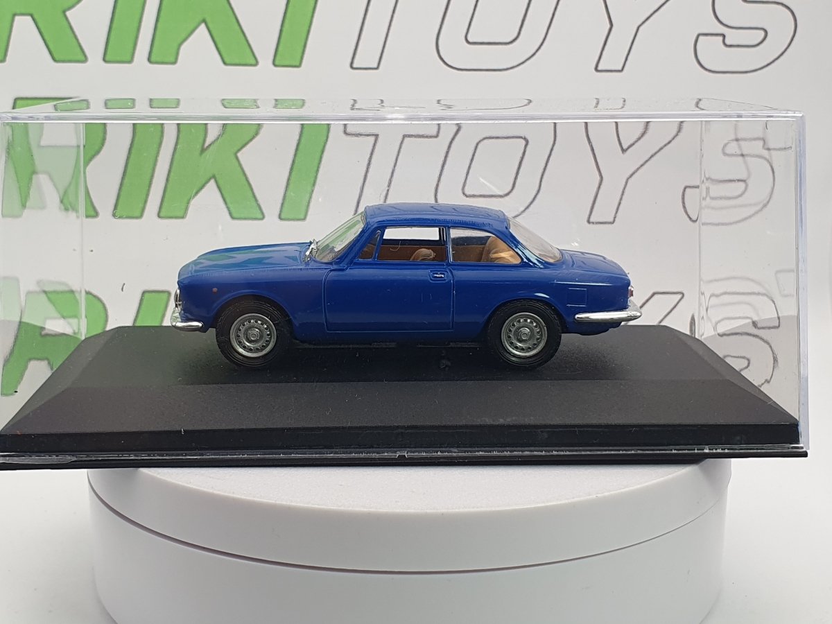Alfa Romeo Giulia GT Solido 1/43 Blu 1971 - RikiToys - Solido