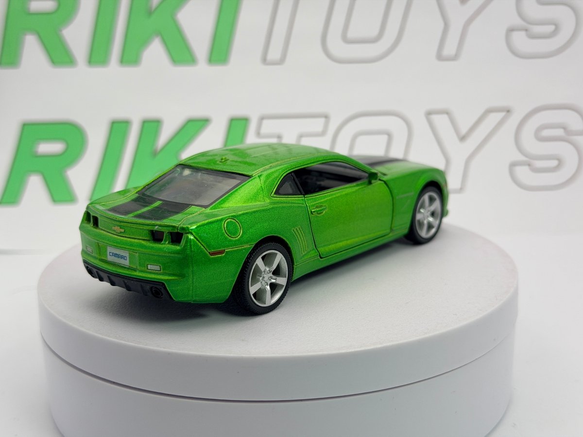 Chevrolet Camaro RMZ City 1/40 Verde 2010 - RikiToys - RMZ City