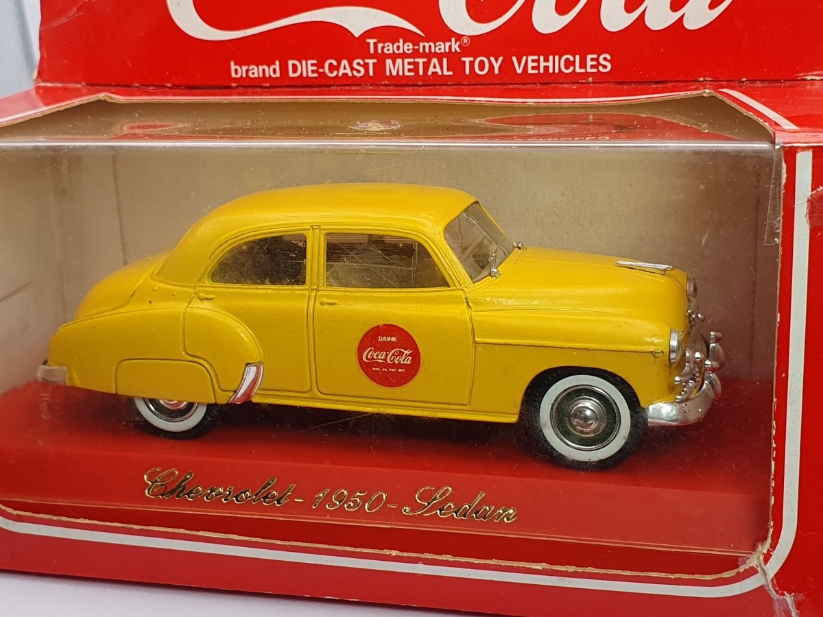 Chevrolet Sedan Solido 1/43 Giallo 1950 - RikiToys - Solido