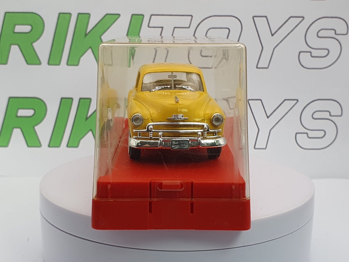 Chevrolet Sedan Solido 1/43 Giallo - RikiToys - Solido#