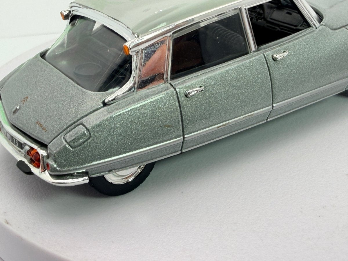 Citroen DS 21 Pallas Norev 1/43 Grigio metallizzato 1967 - RikiToys - Norev