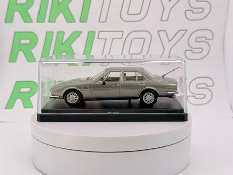 De Tomaso Deauville Edicola 1/43 Argento 1979 - RikiToys - Edicola