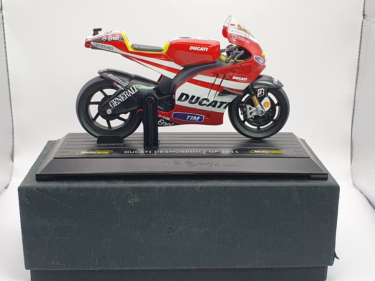 Ducati DesmoSedici GP Motorama 1/15 Rosso - RikiToys - Motorama#