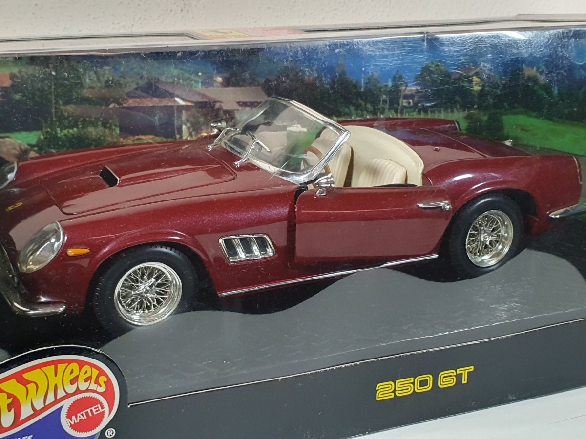 Ferrari 250 GT California Hot Wheels 1/18 Marrone met. 1957 - RikiToys - Hot Wheels
