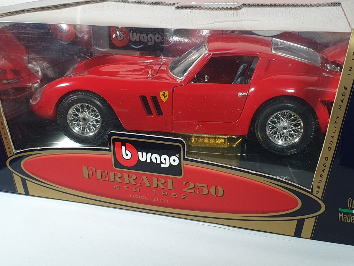 Ferrari 250 GTO Burago 1/18 Rosso 1961 - RikiToys - Burago