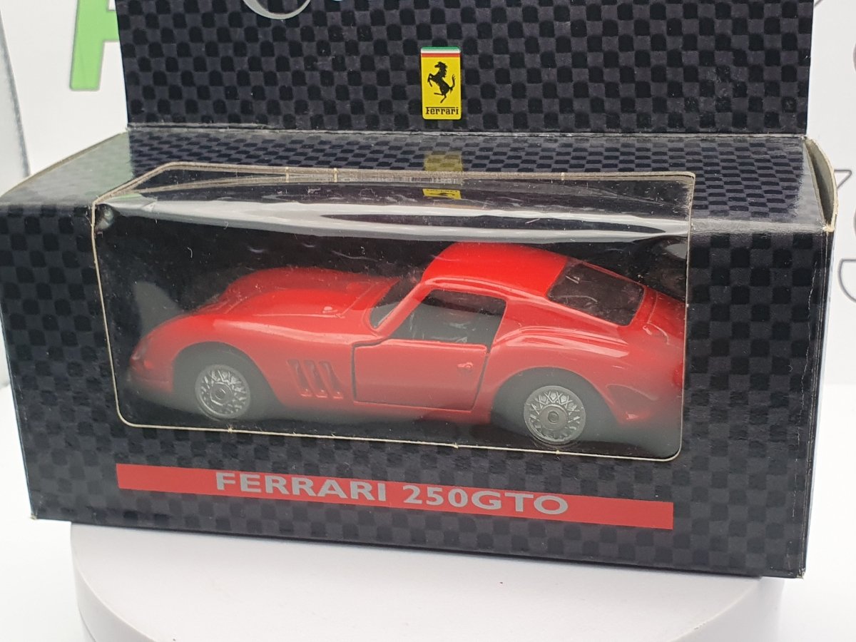 Ferrari 250 GTO Maisto 1/38 Rosso 1962 - RikiToys - Maisto