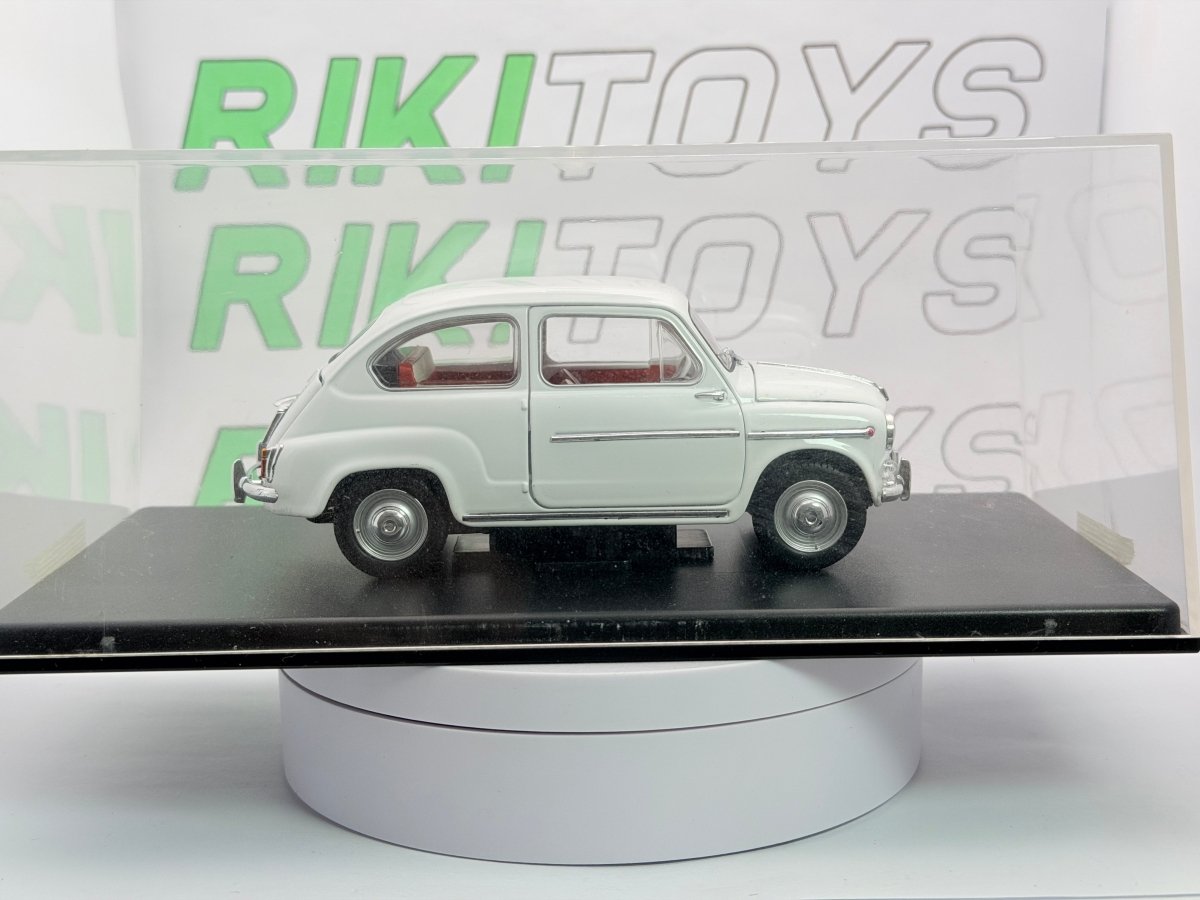 Fiat 600 D Leo Models 1/24 Bianco 1960 - RikiToys - Leo Models