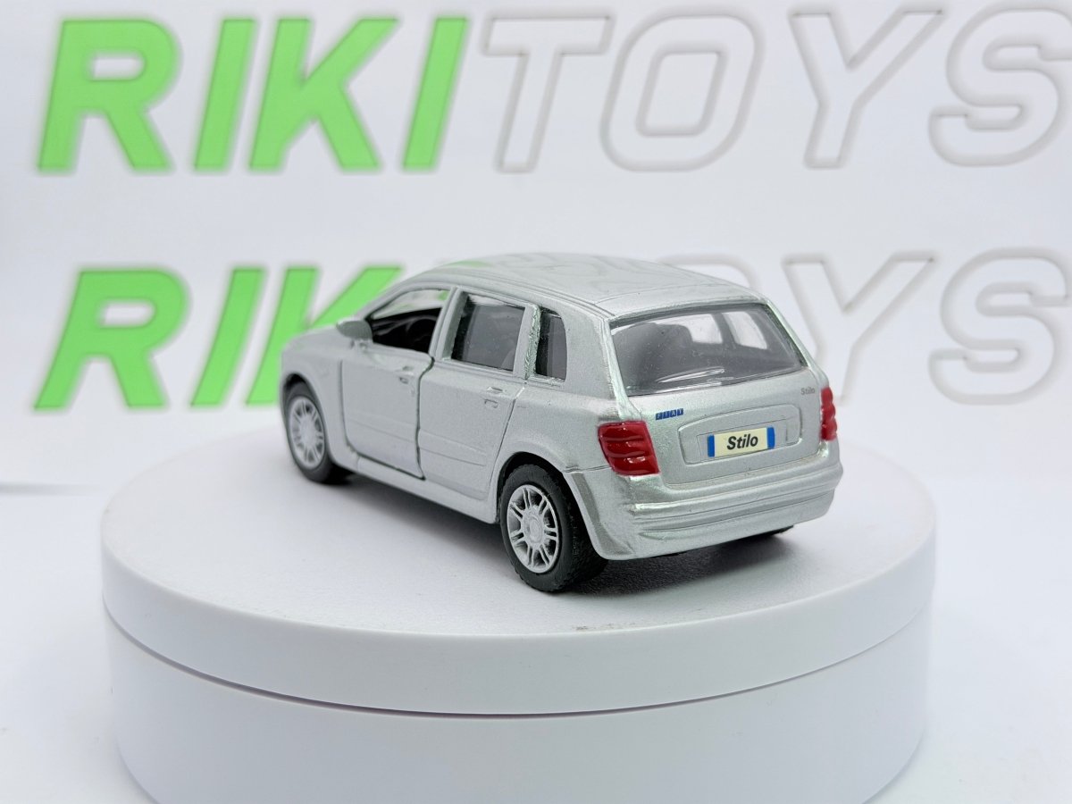 Fiat Stilo 5 porte Maisto 1/38 Argento - RikiToys - Maisto#