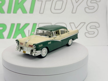 Ford Fairlane Edicola 1/43 Beige 1958 - RikiToys - Edicola