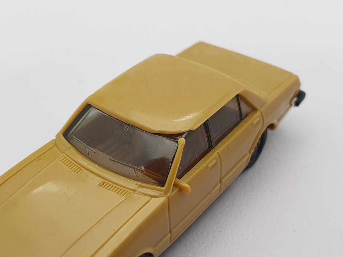 Ford Granada Ghia Herpa 1/87 Marrone 1977 - RikiToys - Herpa